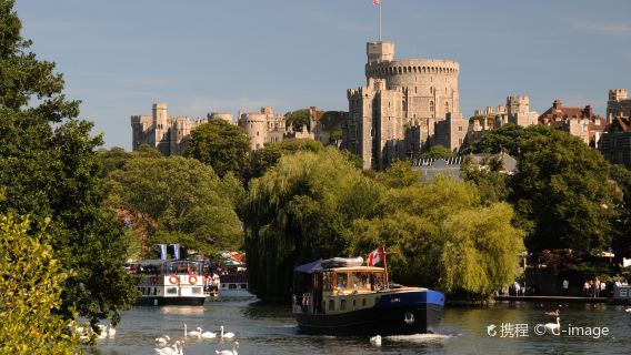 Windsor Castle + Windsor Legoland Resort + Windsor Town Hall one-day tour
