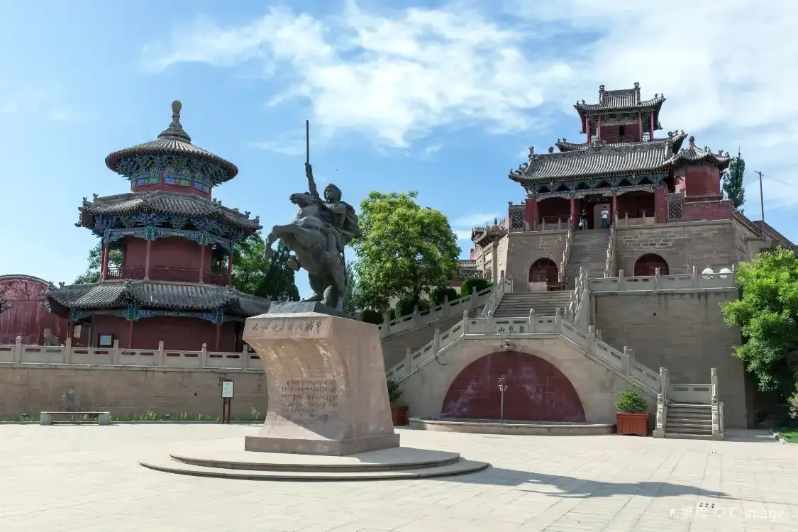 Hotels near Palace of Li Zicheng