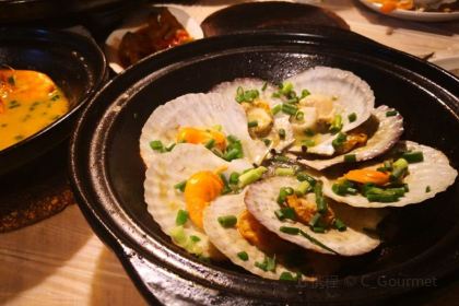 A POT OF A FRESH BAKED SEAFOOD