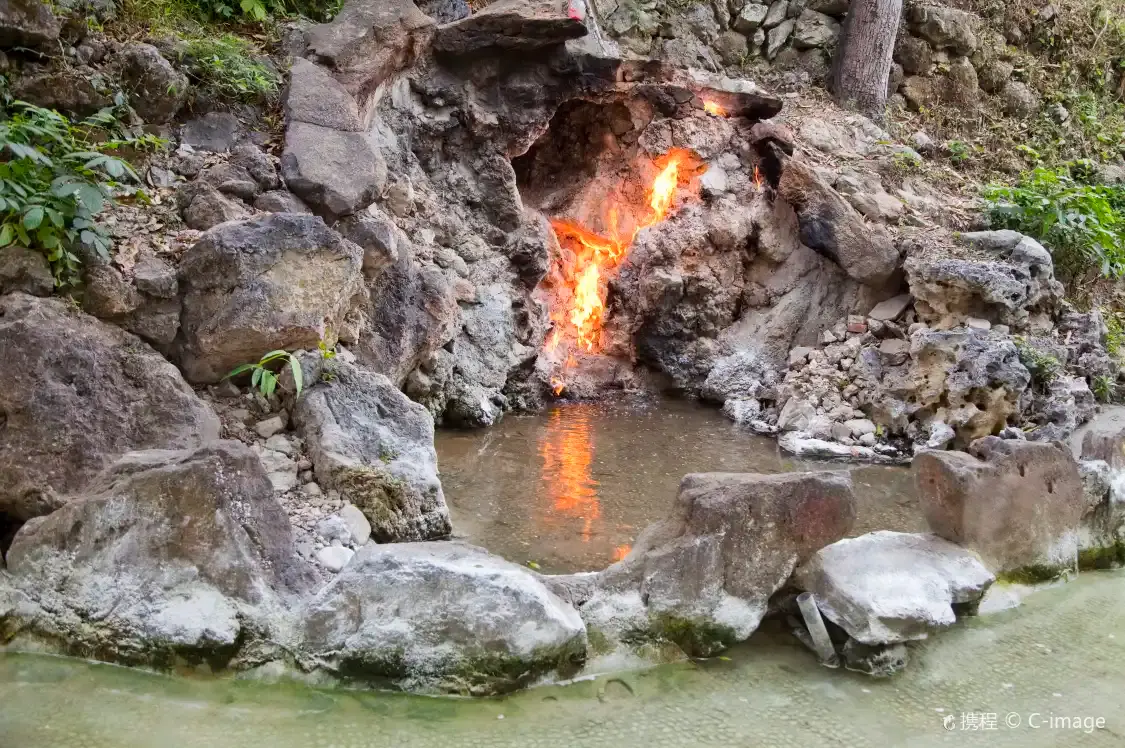 Hotel in zona Fire and Water Spring