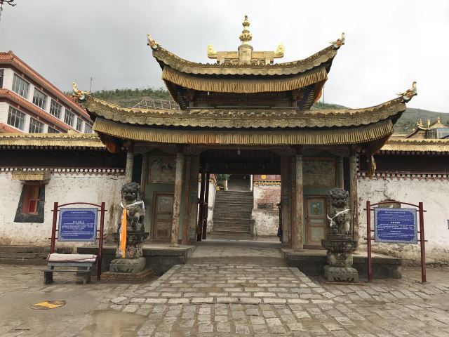 隆務寺