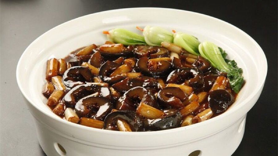 LUBANZHANG BRAISED SEA CUCUMBER WITH SCALLION