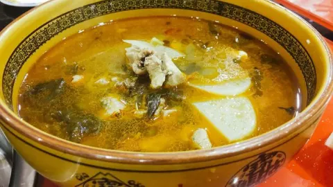 田村·酸菜笋子鸡(德吉支路店) in ラサ