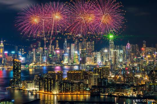 星光大道+太平山頂+金紫荊廣場+旺角+香港大球場一日遊