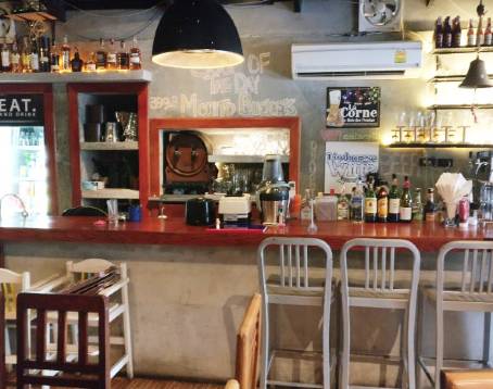 EAT Bar & Grill Restaurant Karon