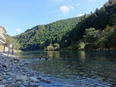 สถานที่ท่องเที่ยวน้ำพุร้อนยอดนิยมในทานาเบะ