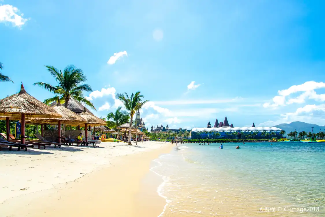 Hotels near Hon Tre