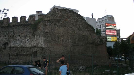 塞萨洛尼基始建于公元前315年，为防止外敌入侵，不断修建城墙