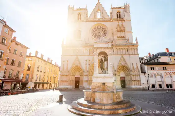 Hotels near Cathédrale Saint-Jean-Baptiste