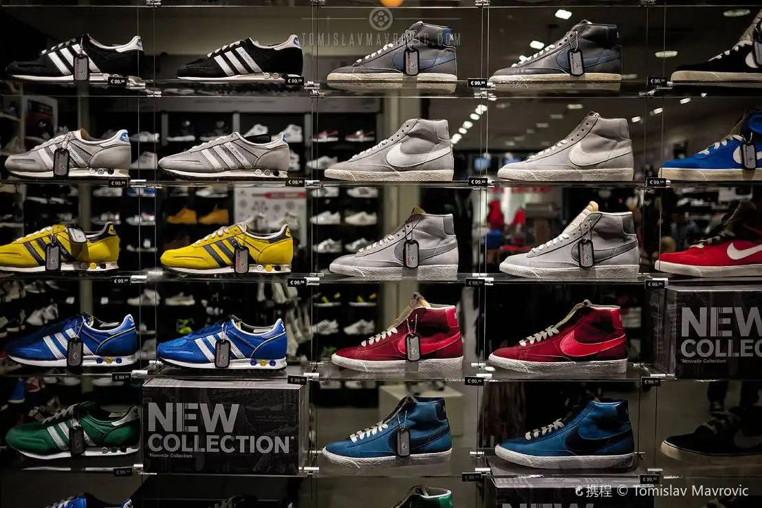 Hotels near Foot Locker