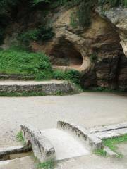 グートゥマニャ洞穴