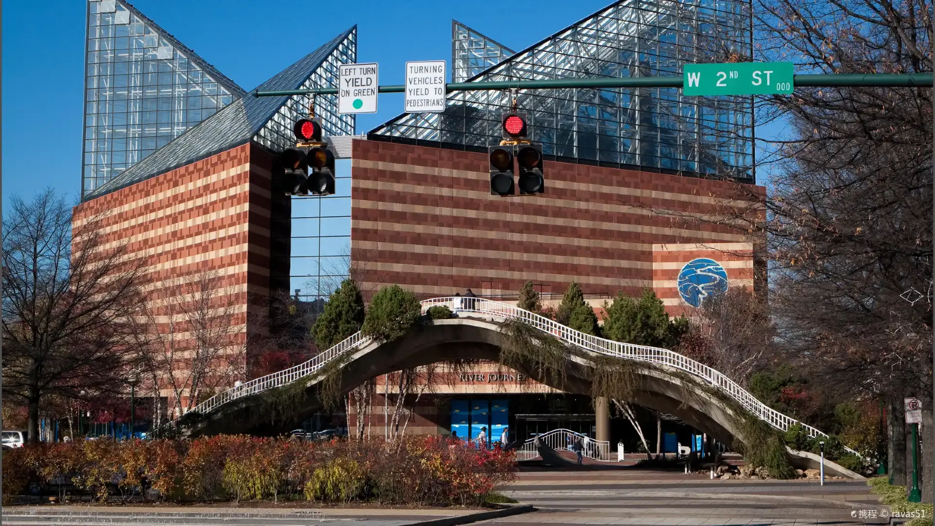 Hotels near Tennessee Aquarium