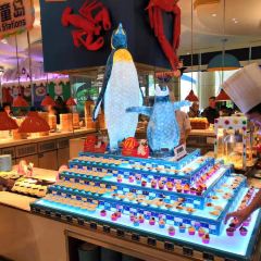 Emperor Penguin All Day Dining User Photo