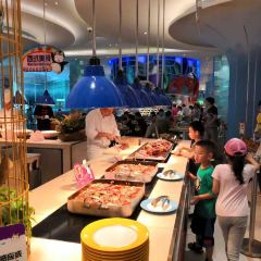 Emperor Penguin All Day Dining User Photo