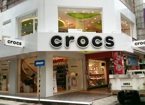 Crocs mall sport hot sale