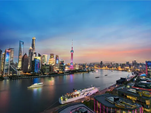 The Bund: Shanghai Landmarks 