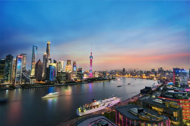 The Bund: Shanghai Landmarks 