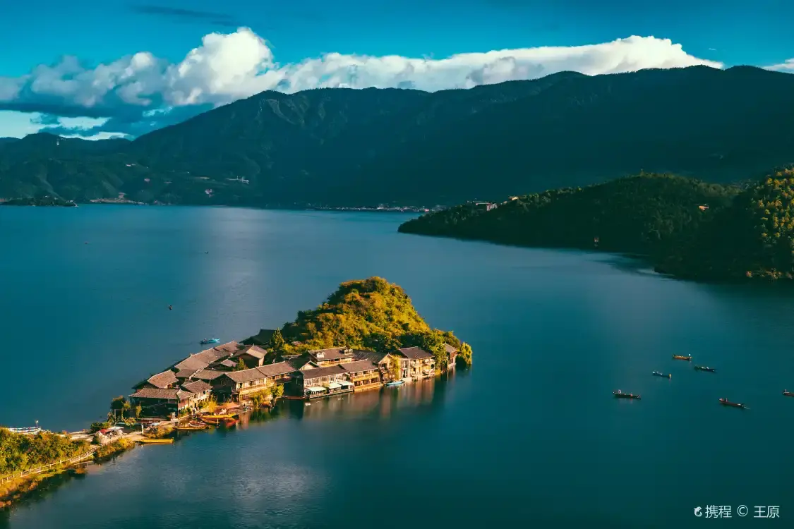 Hotels near Lige Island