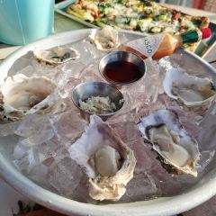 Blue Canoe Waterfront Restaurant 여행 사진