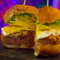 Jungle Burger Sports Bar & Bistro 여행 사진