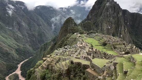 太阳神庙是整个马丘比丘中最重要地神庙的，规模非常的宏伟的，至