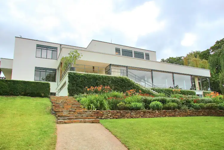 Hotels near Tugendhat Villa