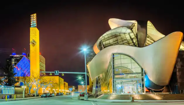 鄰近艾伯塔省立美術館的酒店