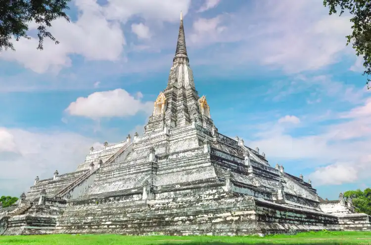 Các khách sạn gần Wat Phu Khao Thong
