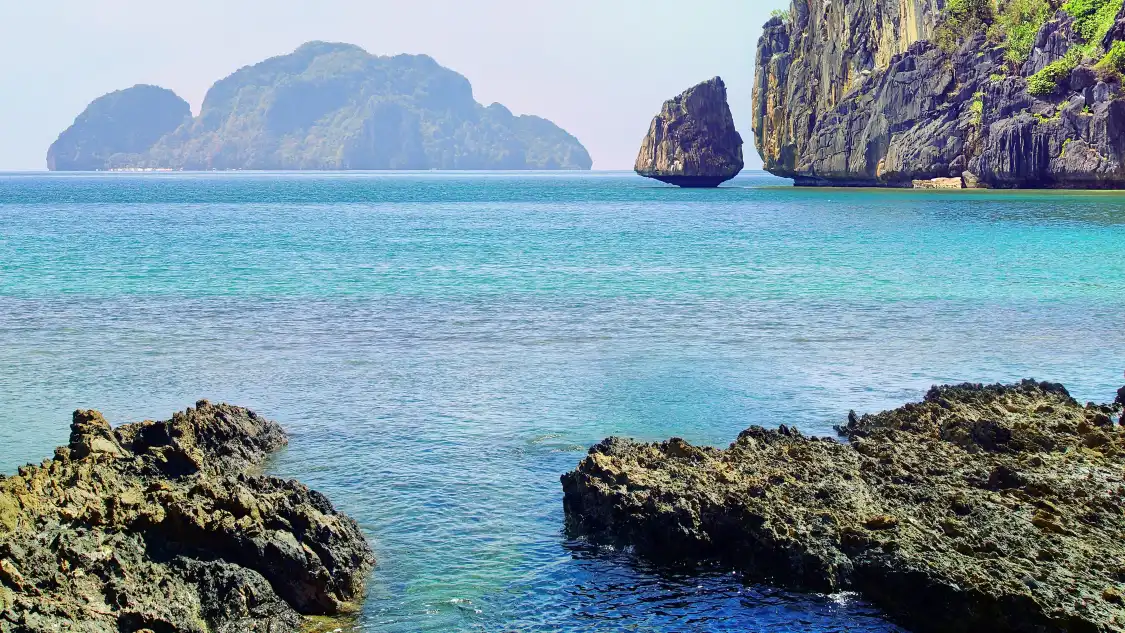 Hotels near Corong Corong Beach