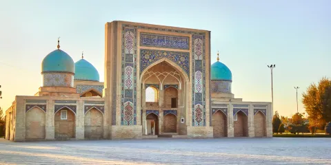 哈茲拉提伊瑪目清真寺