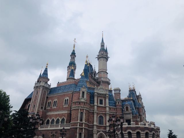 Golden Fairytale Fanfare