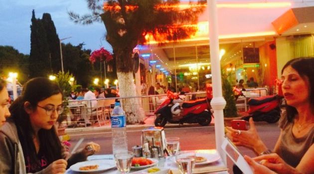 Biz Bize Apo'nun Yeri