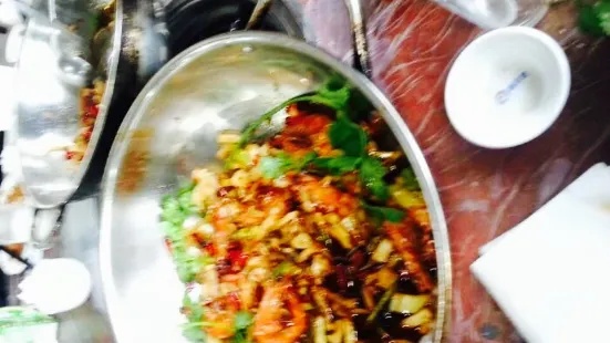 Chongqingbayexiangla Chicken Pot (yong'anlu)