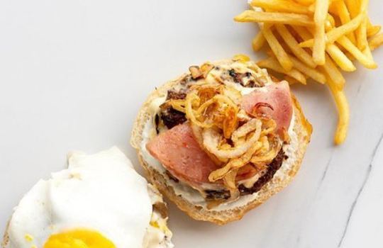 Alburs All In Pizza Burger Pasta