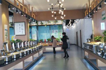 Qingnianhugongyisushiguan