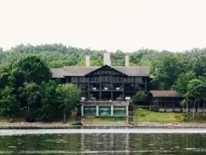 Windows on the Water at the Lake Barkley Lodge