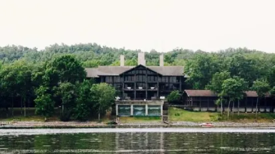 Windows on the Water at the Lake Barkley Lodge