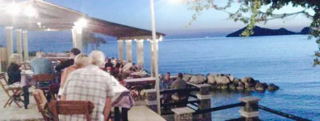 Akrogiali Taverna