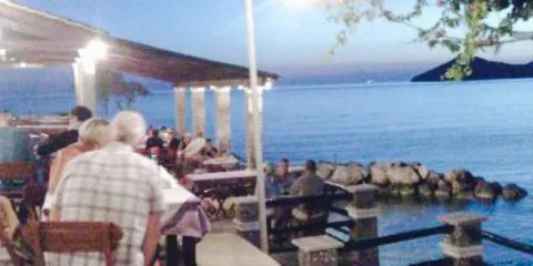Akrogiali Taverna