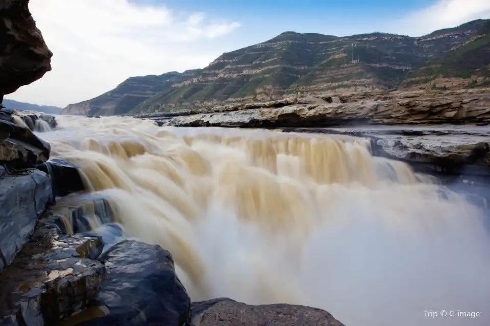 4_The Hukou Waterfall Scenic Area