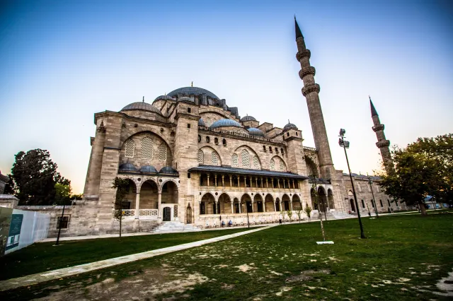 Iconic Blue in Istanbul: Sultan Ahmed Mosque You Cannot Miss