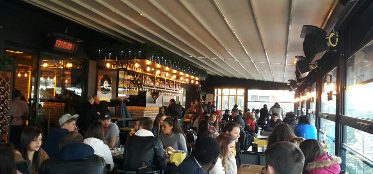 Akava Lounge-Bar