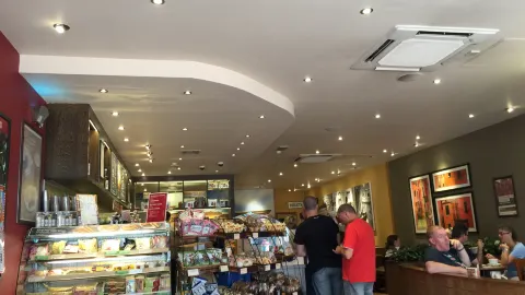 Costa Coffee in カーフィリー