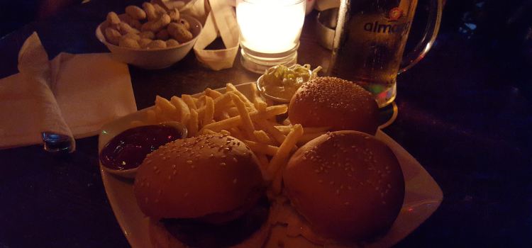 Neighbors Pub