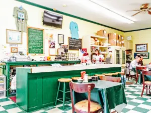 Thomas Cafe