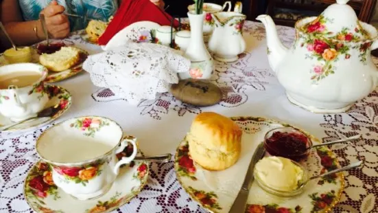 The Cosy Tea Pot and Collectables