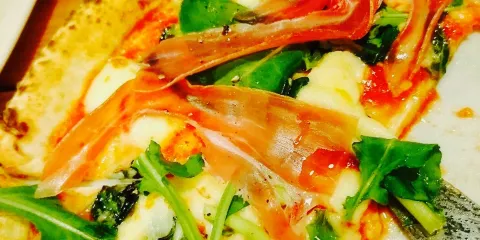 Pizza Ya no Cheese Cafe