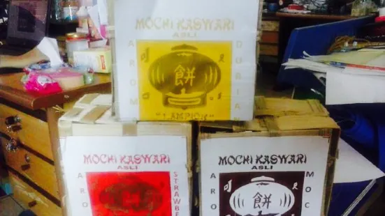 Mochi Kaswari Lampion