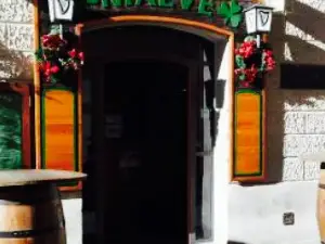 Maeve's pub