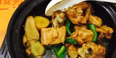 楊銘宇黃燜雞米飯